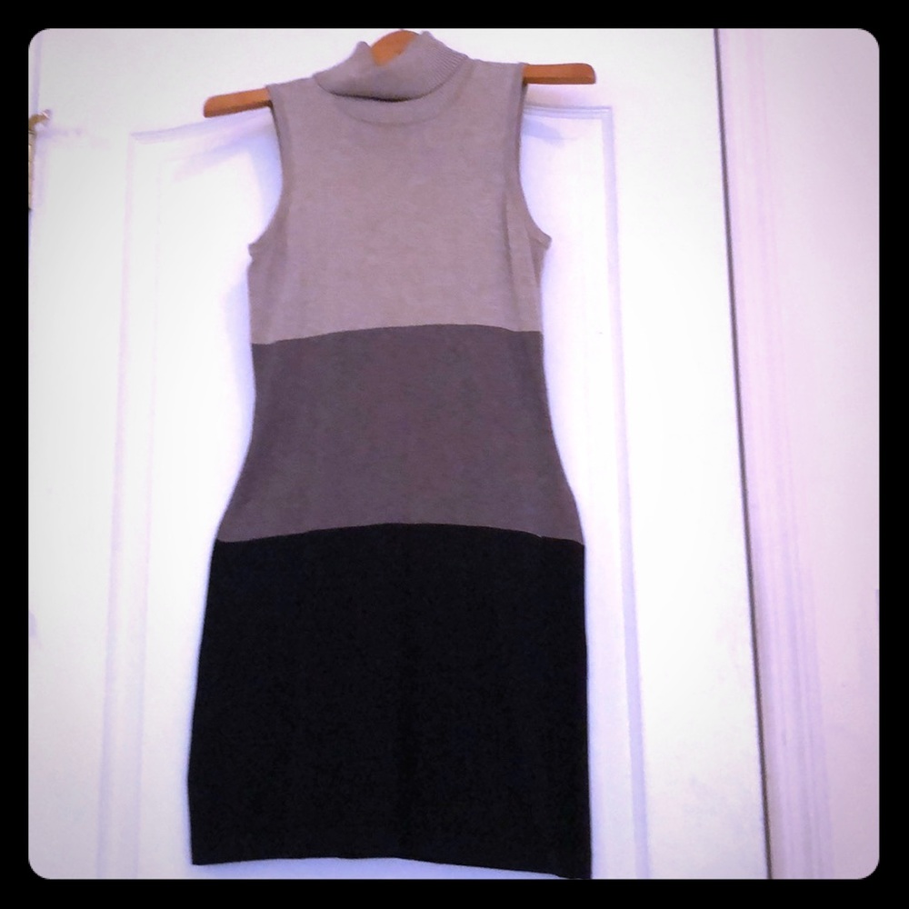 Sleeveless knitted dress